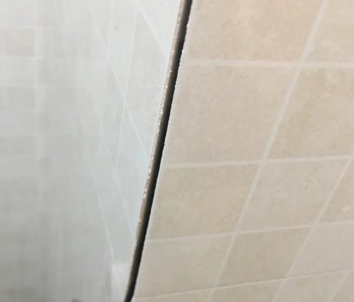 临沧市瓷砖空鼓维修公司分享阳台瓷砖脱落的修复过程可以分为以下几个步骤