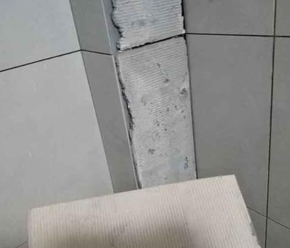 临沧市瓷砖空鼓维修公司分享下厨房瓷砖脱落的补救措施。